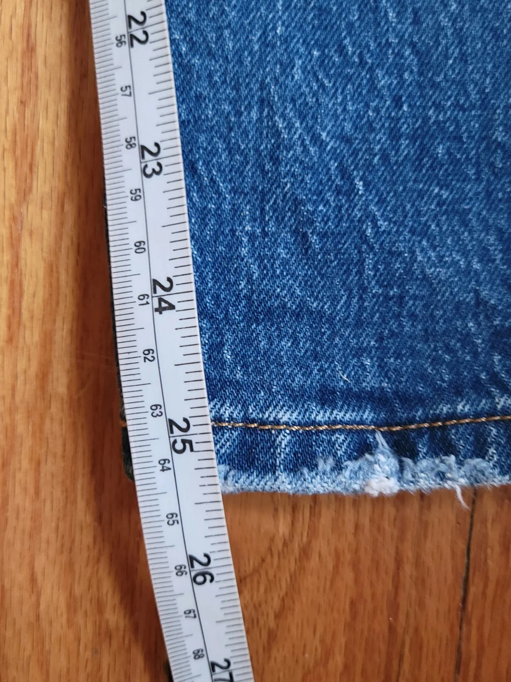 Levi’s 501 Original Fit Jeans – High Rise Cropped Straight Leg – Med Wash – W27 - Picture 3 of 10
